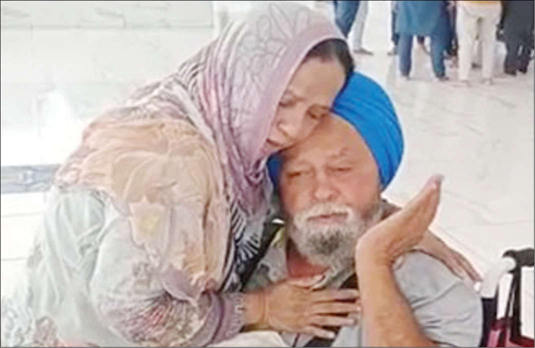 Separated in 1947, Sikh brother meets sister reunite
